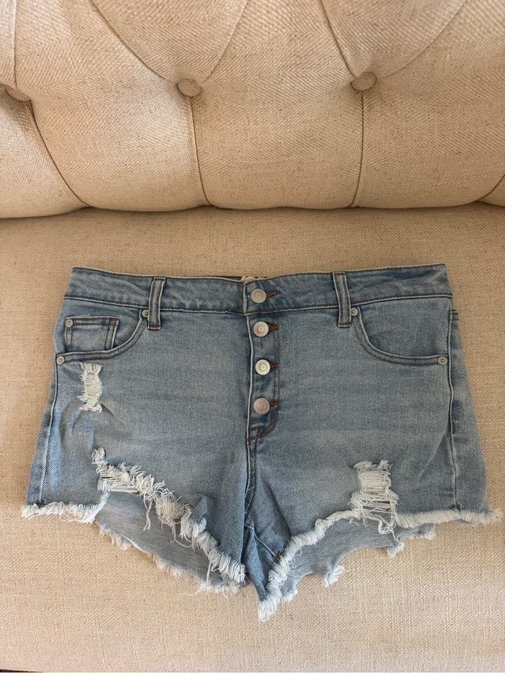 Altar’d State Light Wash Distressed Button Fly Denim Shorts Size 29/9